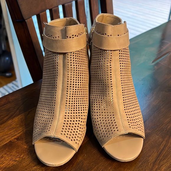 Stylish a.n.a Heels, Size 10 - Picture 2 of 14